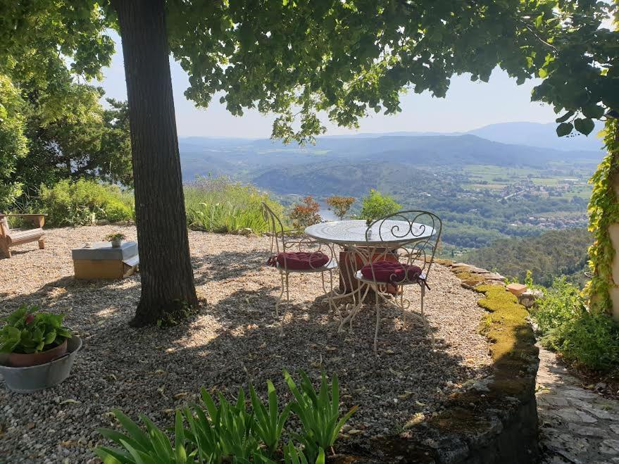 Le Rocher De Sampzon Exteriör bild